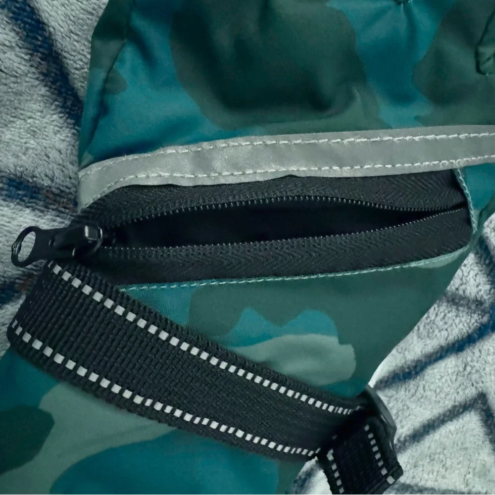 All in Motion Camouflage Print Winter Gloves with Zipper Compartment